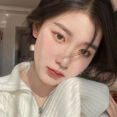 九顶假发的女孩